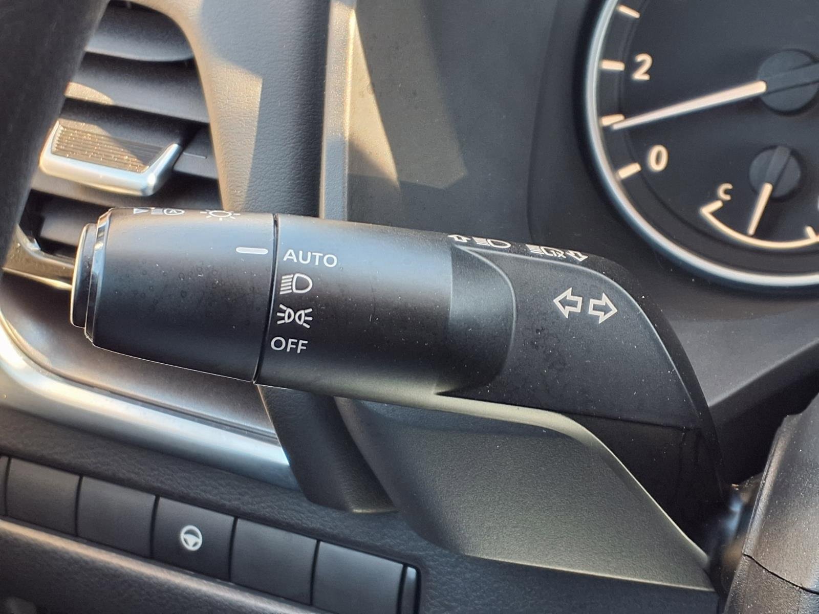 Used 2022 Nissan Rogue SV image 25