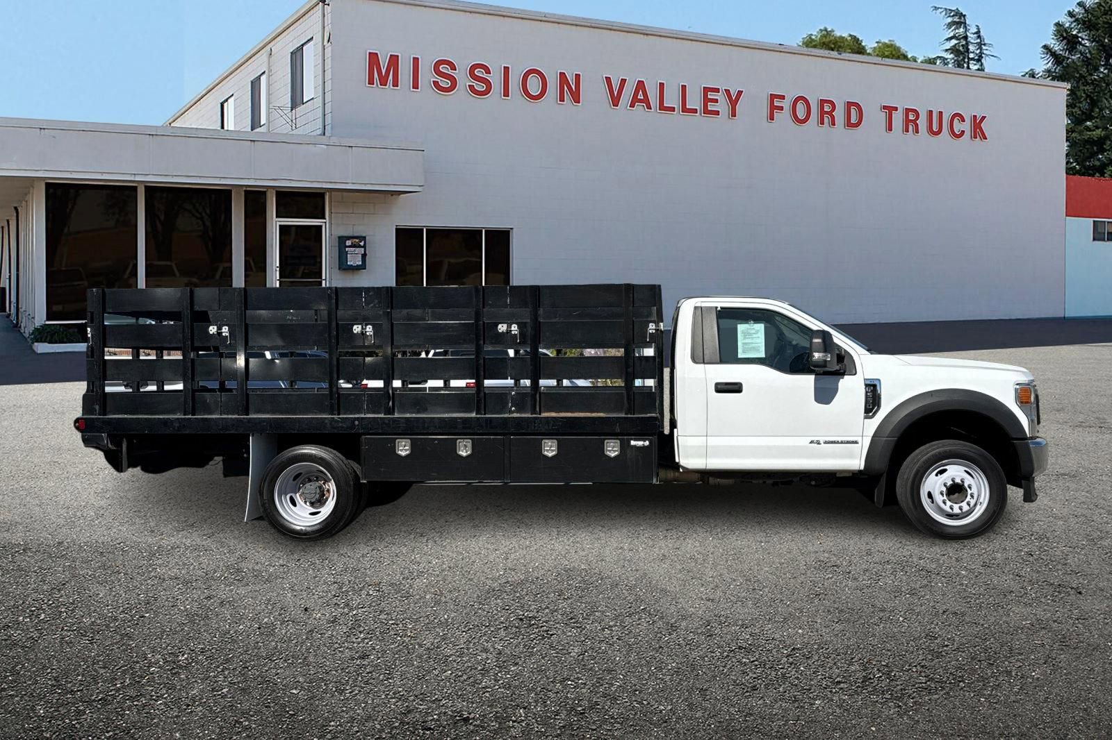 Used 2022 Ford F550 16Ft Stakebed image 3