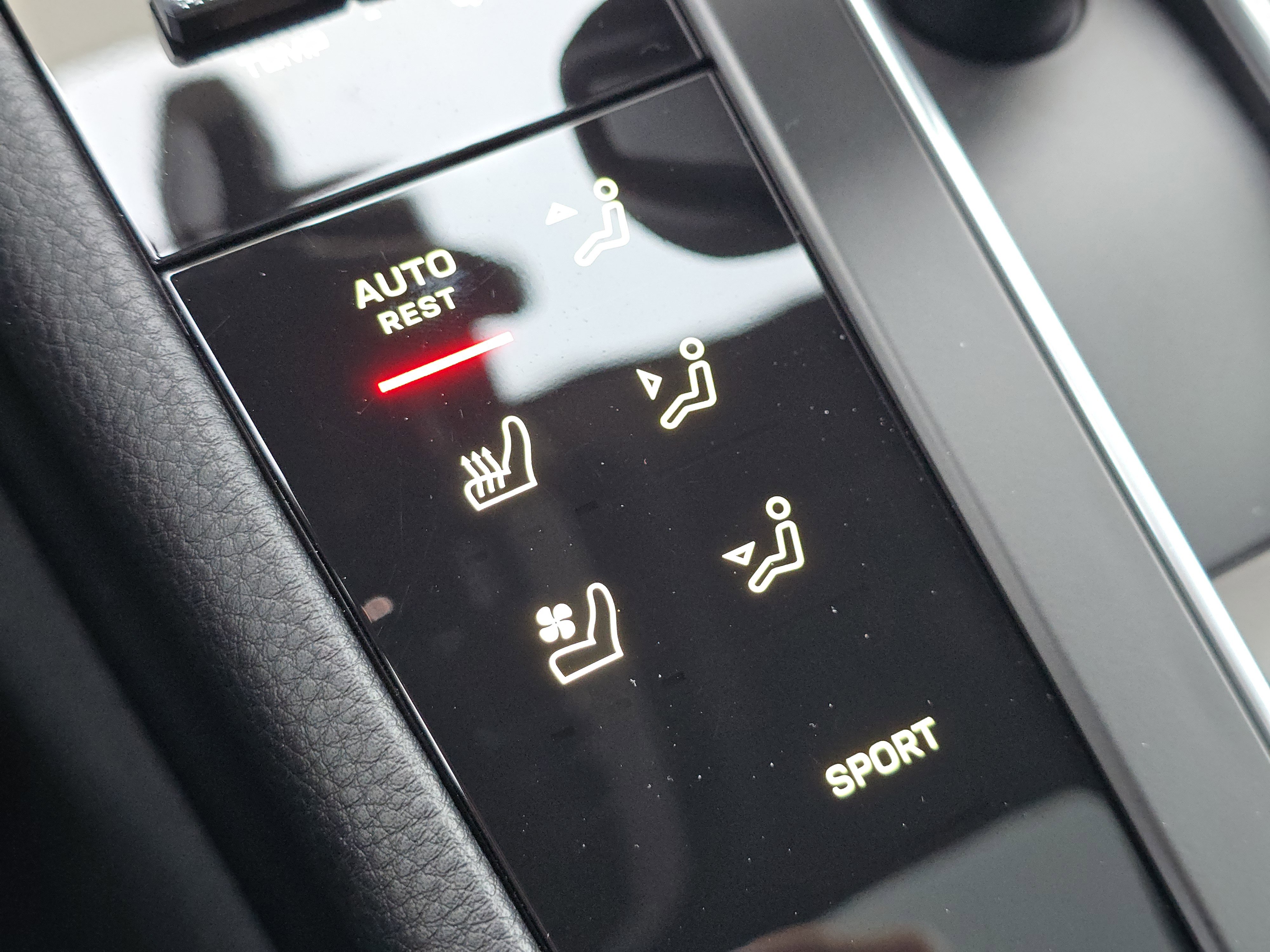 Certified 2025 Porsche Macan image 24