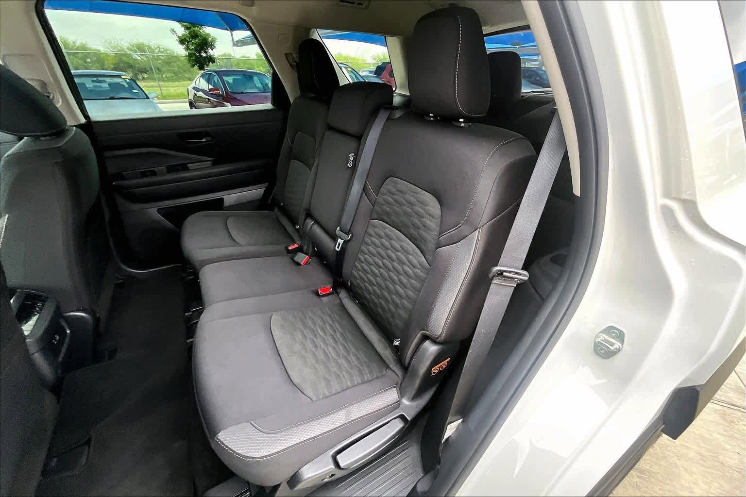 Used 2024 Nissan Pathfinder SV AWD/4WD image 21