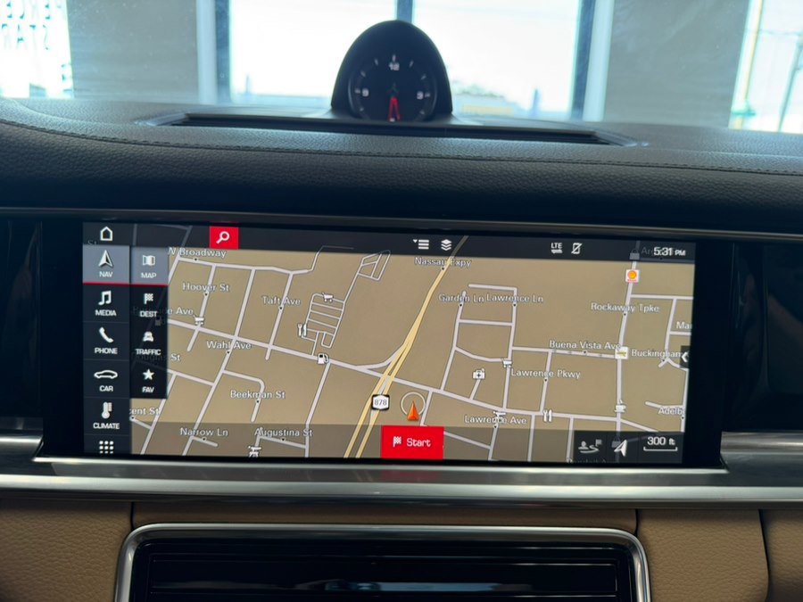 Used 2018 Porsche Panamera 4 AWD/4WD image 57