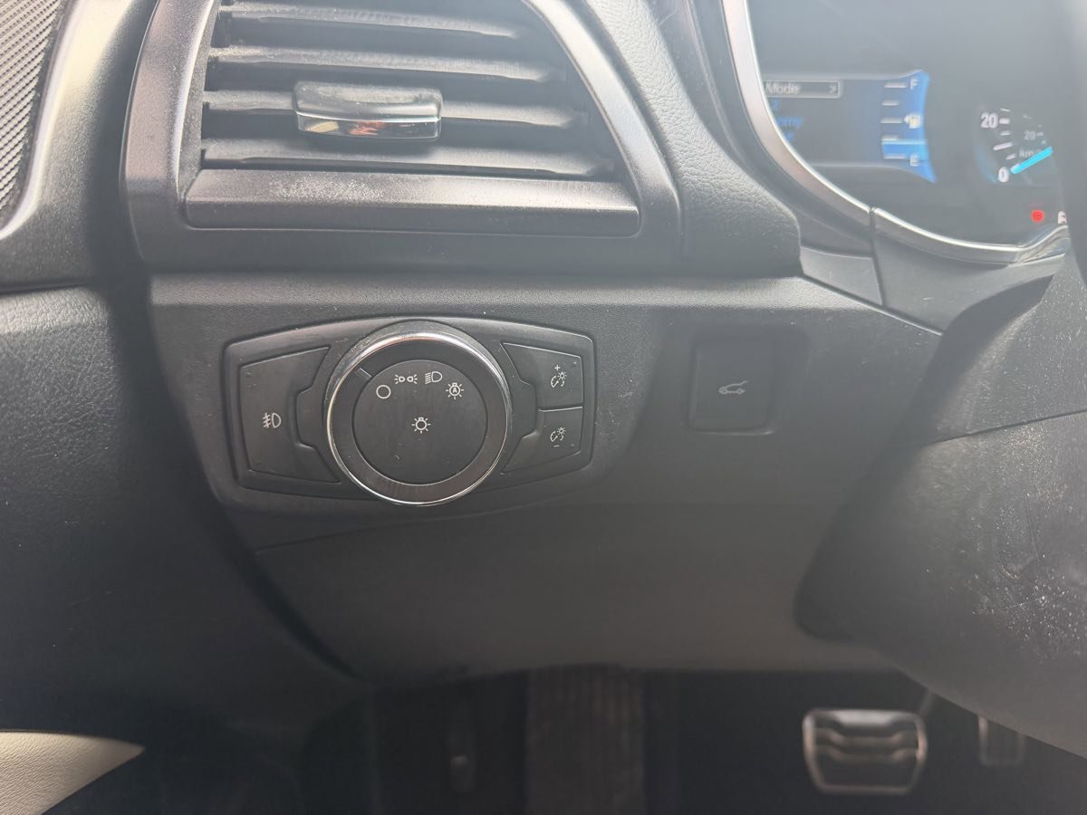 Used 2018 Ford Fusion Titanium AWD/4WD image 29