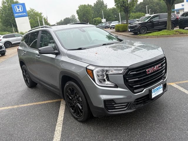 Used 2023 GMC Terrain SLE w/ Driver Convenience Package AWD/4WD image 2