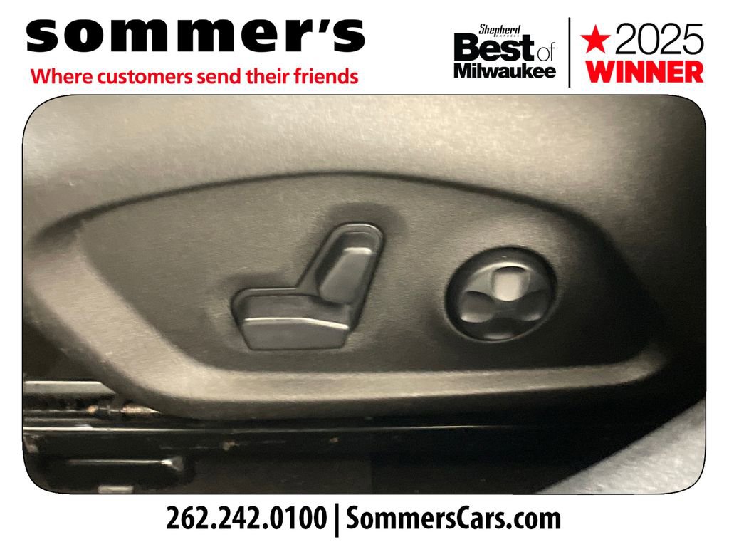 Used 2017 Jeep Renegade Latitude w/ Popular Equipment Group image 10