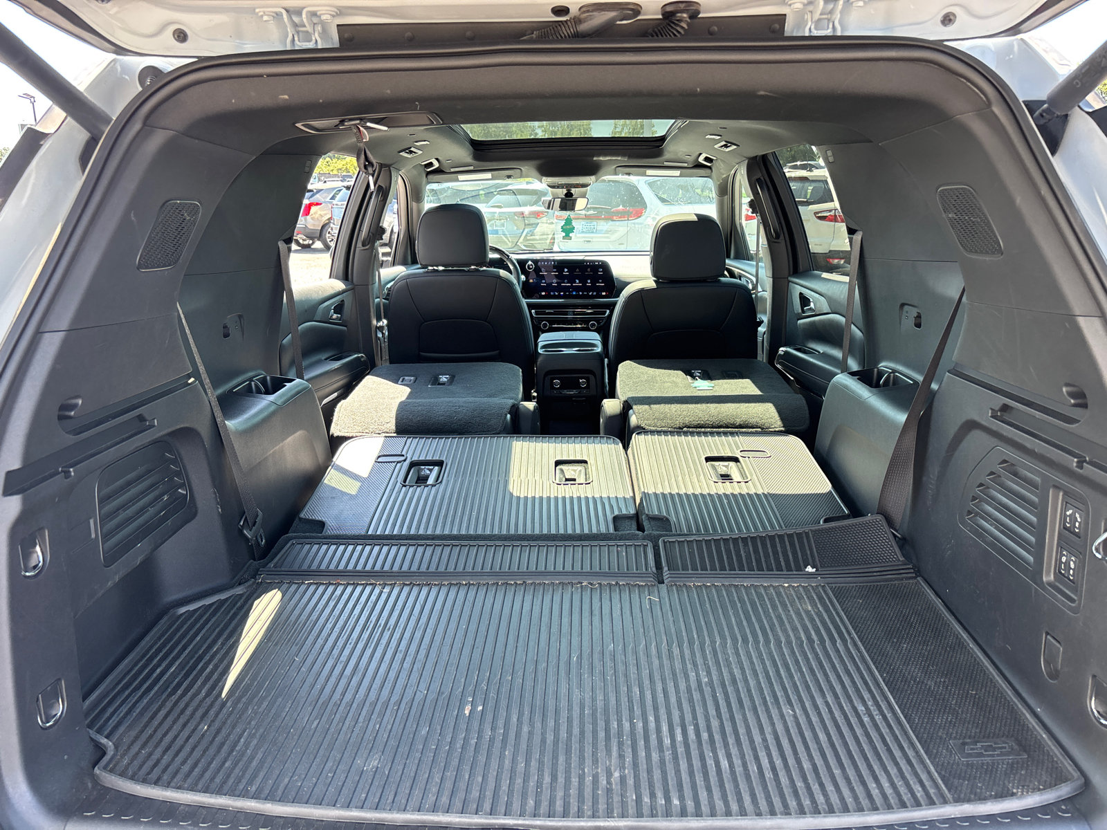 Used 2026 Chevrolet Traverse High Country w/ LPO, Floor Liner Package AWD/4WD image 9