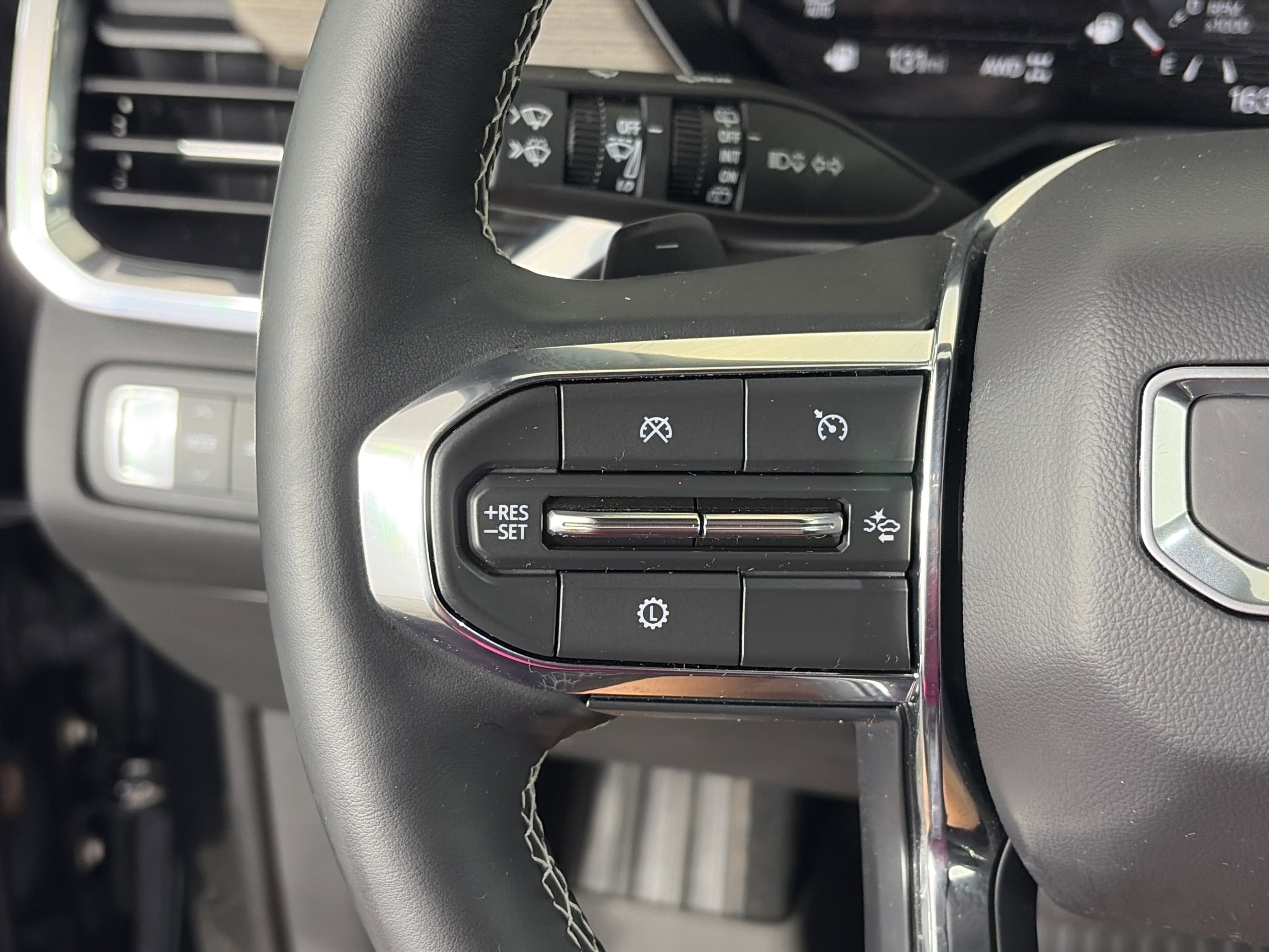 Certified 2024 GMC Acadia Denali w/ LPO, Floor Liner Package AWD/4WD image 33