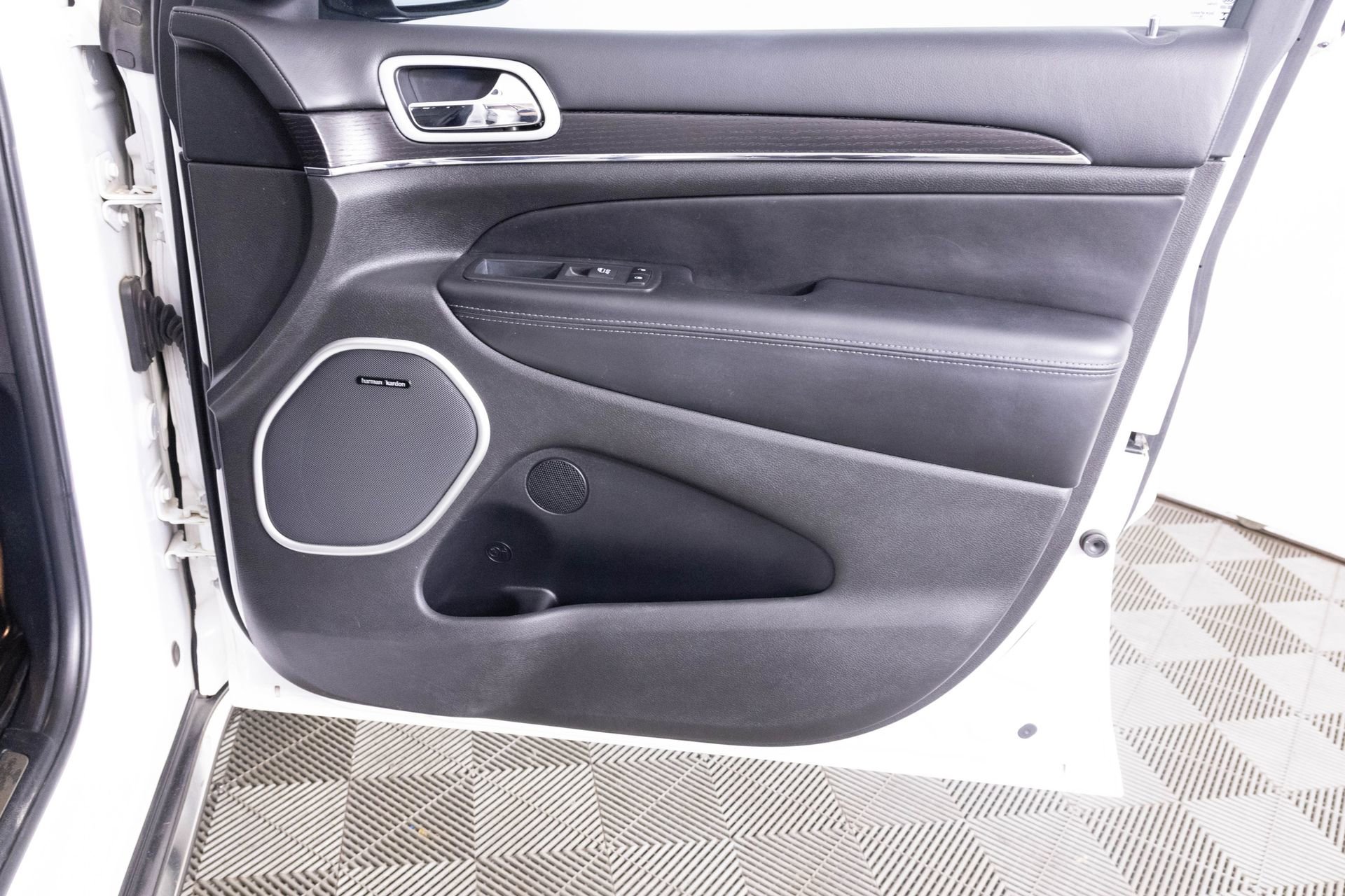 Used 2020 Jeep Grand Cherokee Summit image 41