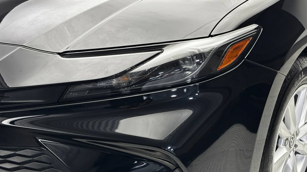 Used 2025 Toyota Camry LE FWD image 2