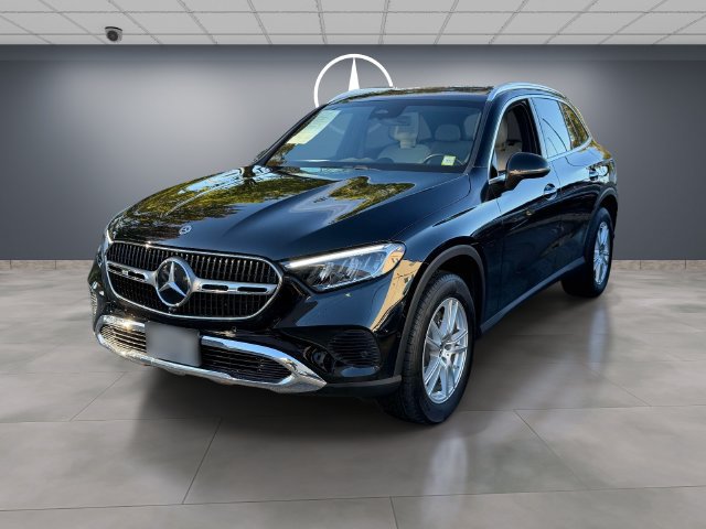 Used 2025 Mercedes-Benz GLC 300 4MATIC image 3