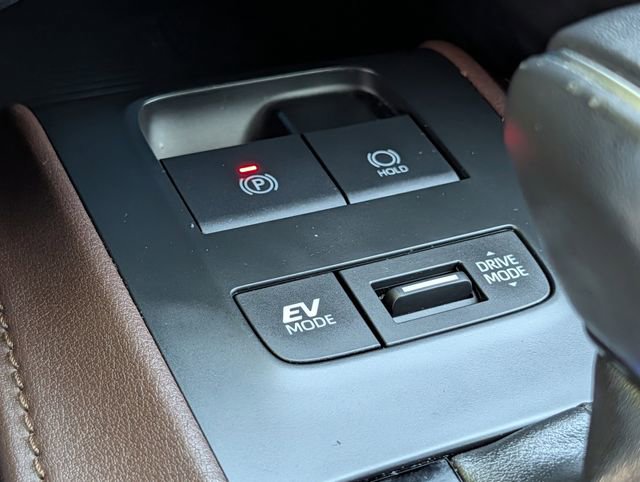 Used 2023 Toyota Venza XLE AWD/4WD image 16
