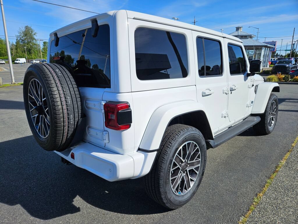Used 2022 Jeep Wrangler Unlimited Sahara AWD/4WD image 5
