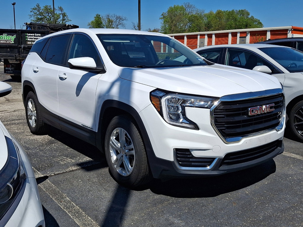Used 2024 GMC Terrain SLE FWD image 3