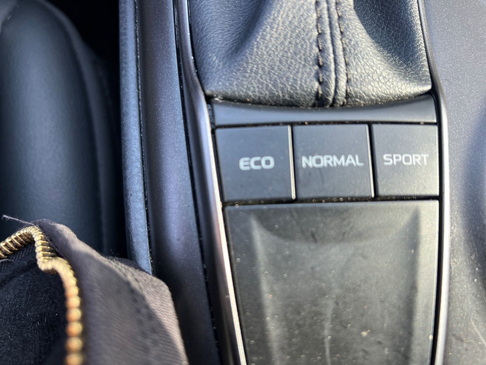 Used 2023 Toyota Camry SE w/ Protection Package (Q2) (TMS) image 23