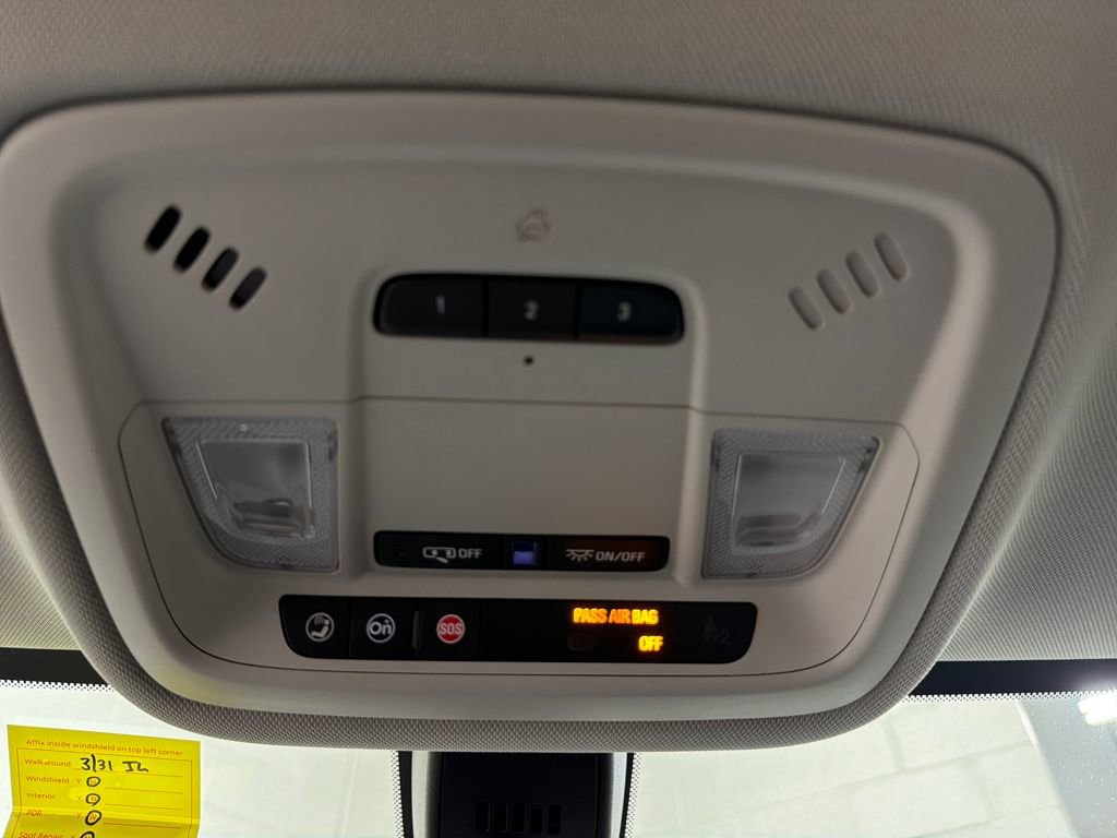 Used 2018 Chevrolet Traverse LT AWD/4WD image 46