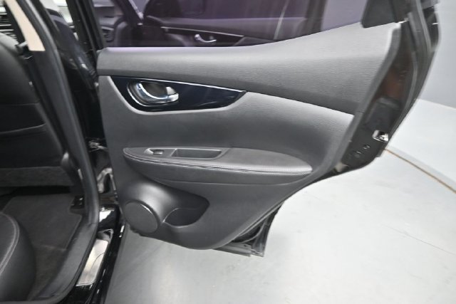 Used 2017 Nissan Rogue Sport SL w/ SL Premium Package AWD/4WD image 14