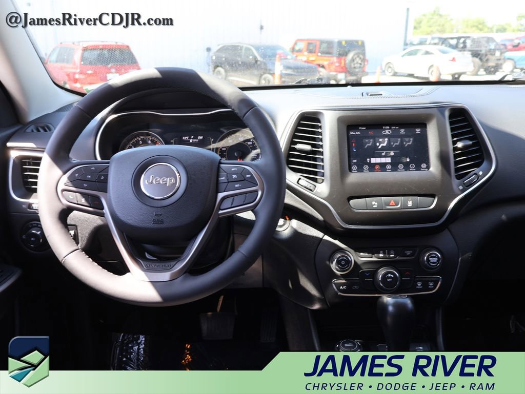 Used 2021 Jeep Cherokee Latitude Lux w/ Mopar Interior Package AWD/4WD image 18