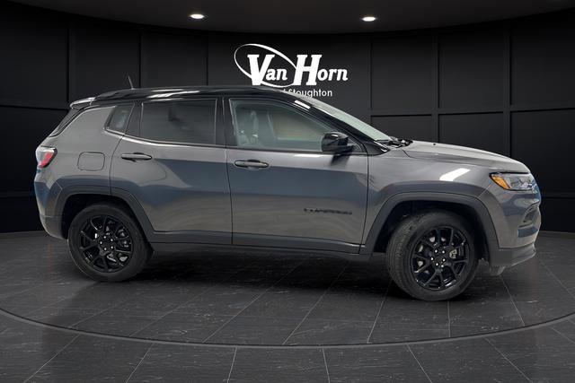 Used 2022 Jeep Compass Altitude w/ Sun and Sound Group AWD/4WD image 8