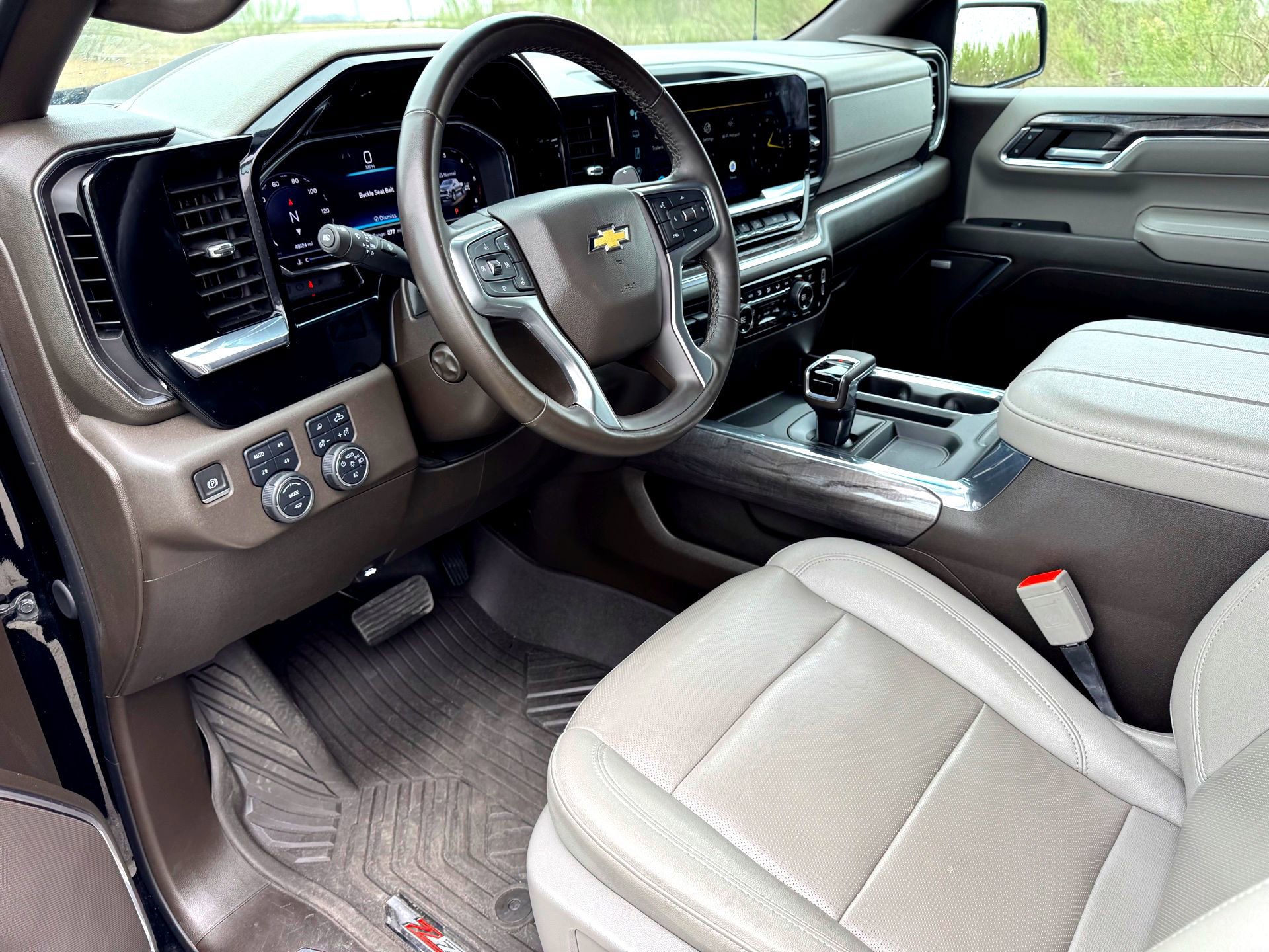 Used 2024 Chevrolet Silverado 1500 LTZ w/ Z71 Off-Road Package image 11