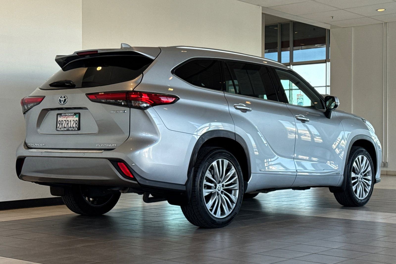 Used 2022 Toyota Highlander Platinum AWD/4WD image 4