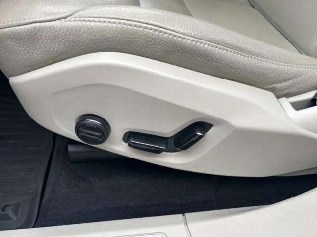 Used 2022 Volvo XC90 T5 Momentum w/ Climate Package image 9