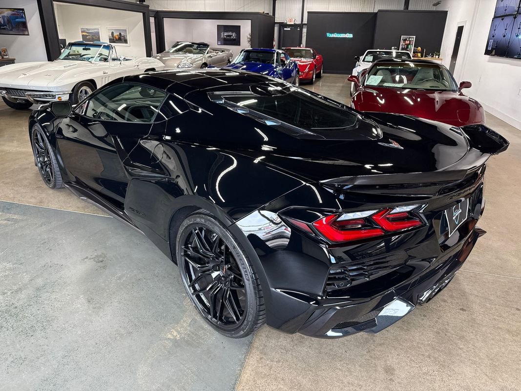 Used 2025 Chevrolet Corvette Z06 image 12