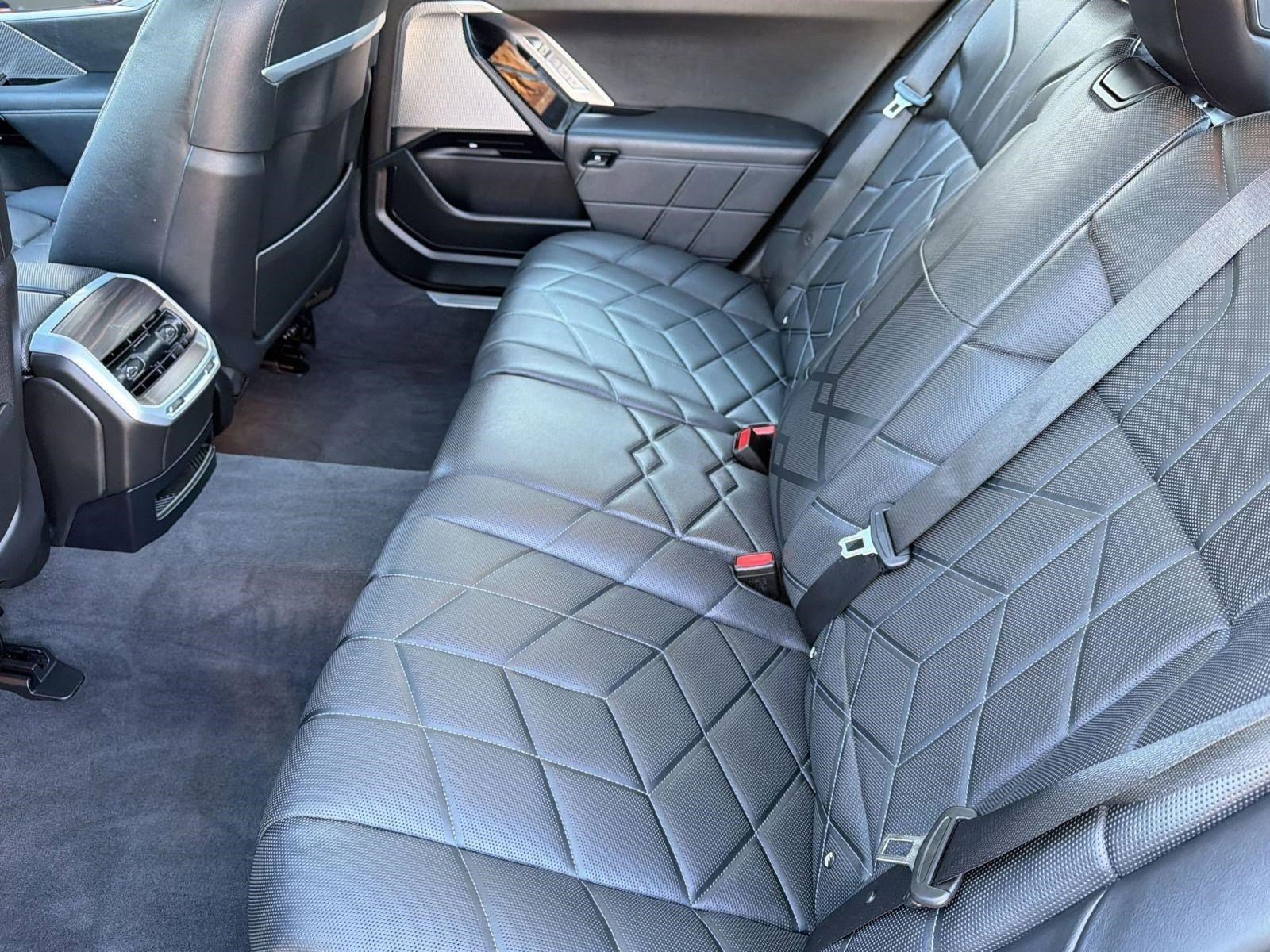 Certified 2024 BMW i7 xDrive60 image 26