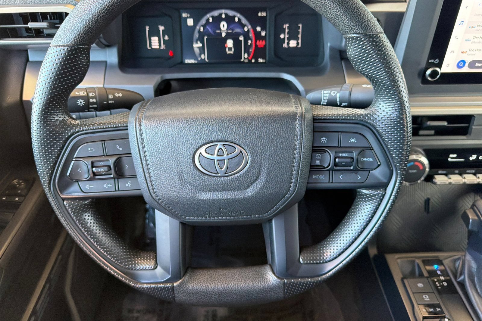 Certified 2024 Toyota Tacoma SR5 AWD/4WD image 18
