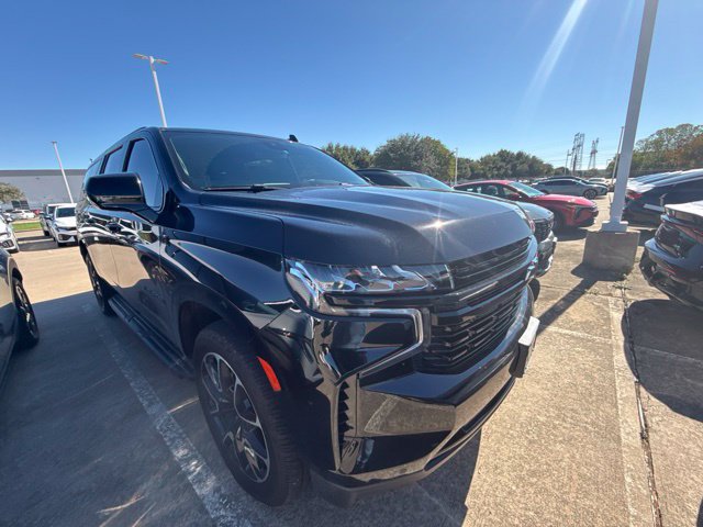 Used 2023 Chevrolet Suburban RST w/ Sport Performance Package AWD/4WD image 3