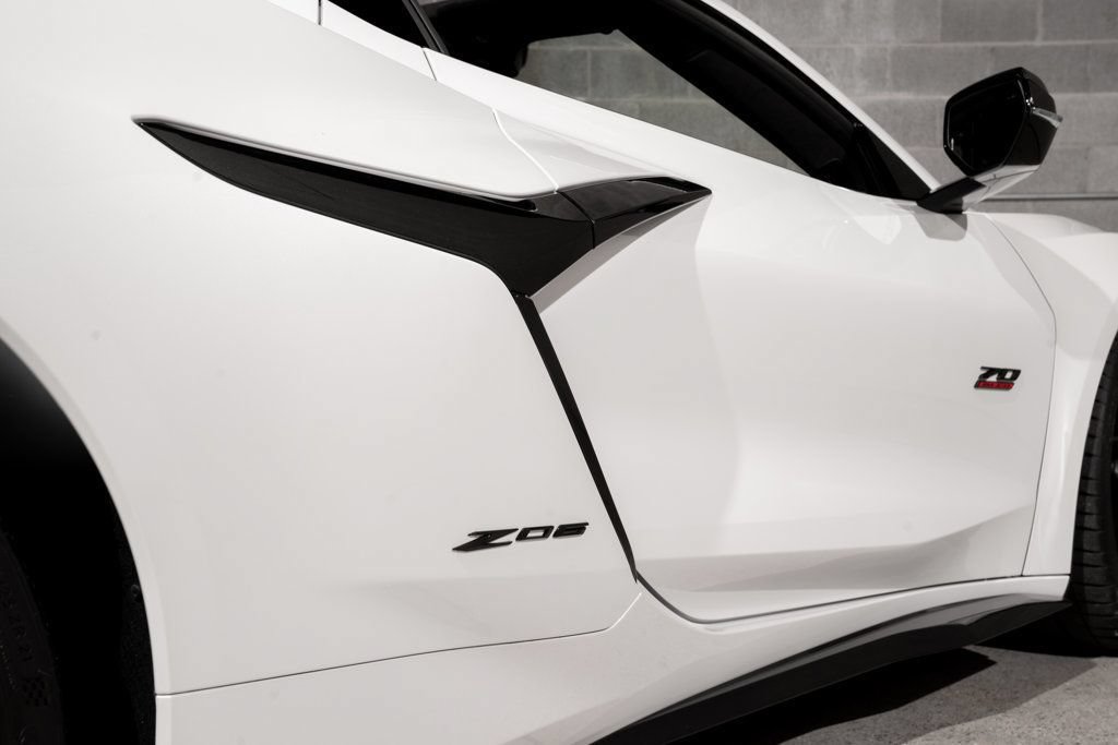 Used 2023 Chevrolet Corvette Z06 RWD image 32
