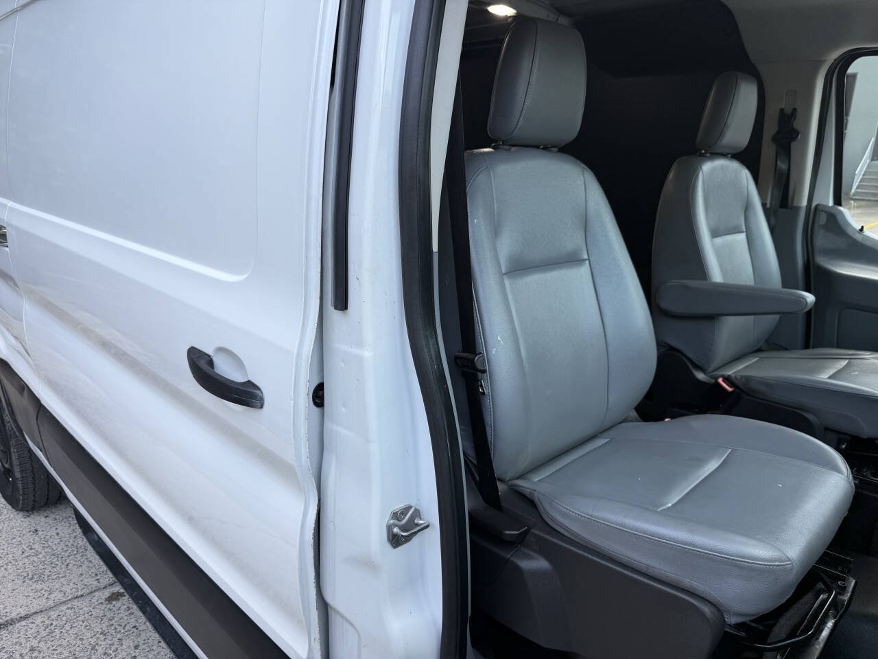 Used 2019 Ford Transit 250 148 Low Roof RWD image 6