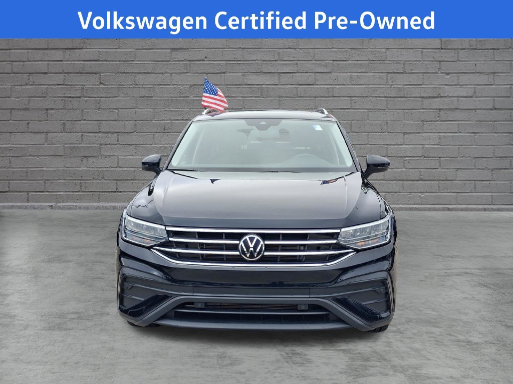 Certified 2023 Volkswagen Tiguan SE w/ Panoramic Sunroof Package FWD image 2