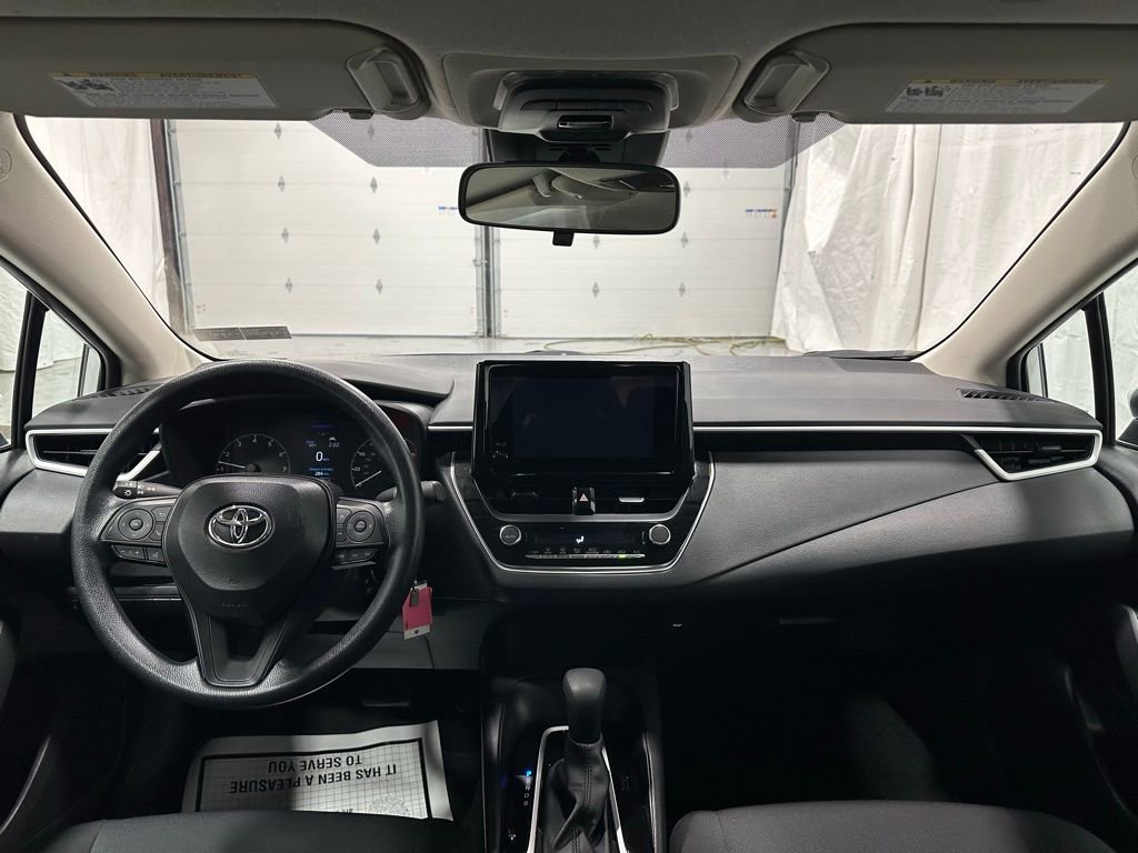 Used 2025 Toyota Corolla LE FWD image 39