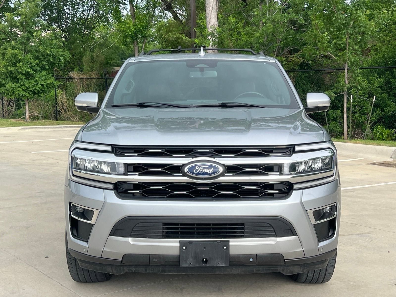 Used 2024 Ford Expedition Limited AWD/4WD image 2