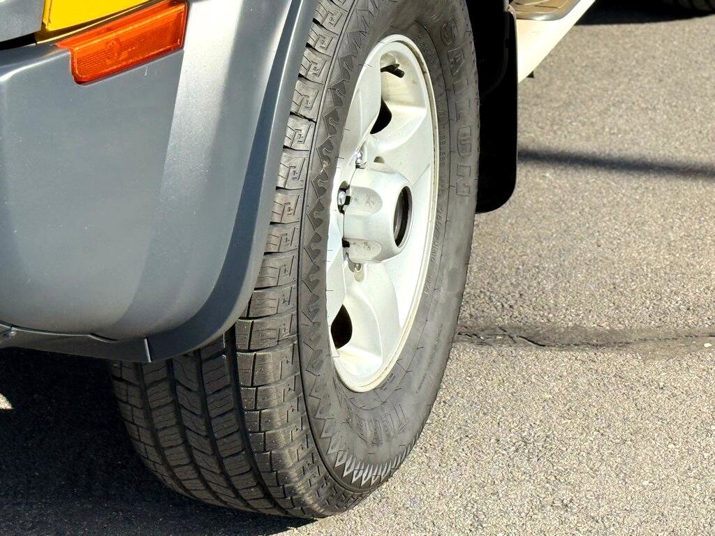 Used 2004 Nissan Xterra XE image 11