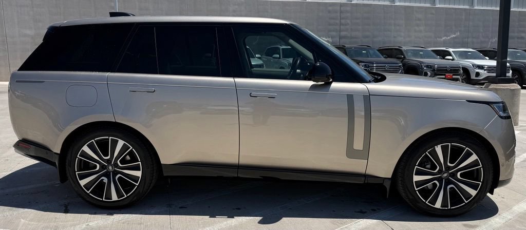 Used 2024 Land Rover Range Rover SE AWD/4WD image 5