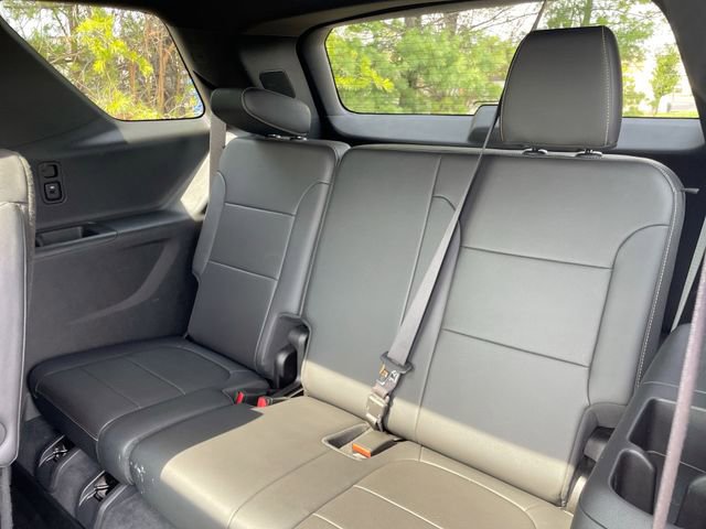 Used 2022 Chevrolet Traverse Premier FWD image 13