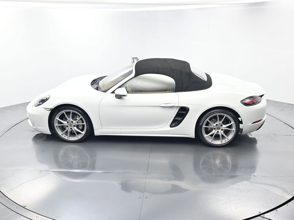 Certified 2017 Porsche 718 Boxster RWD image 31