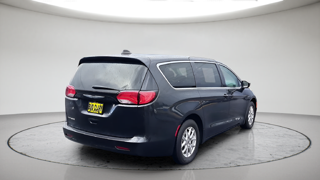 Used 2023 Chrysler Voyager LX FWD image 7