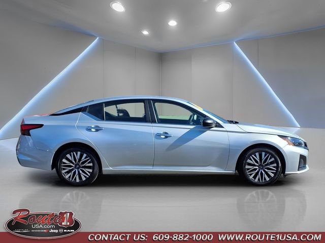 Used 2024 Nissan Altima 2.5 SV image 2