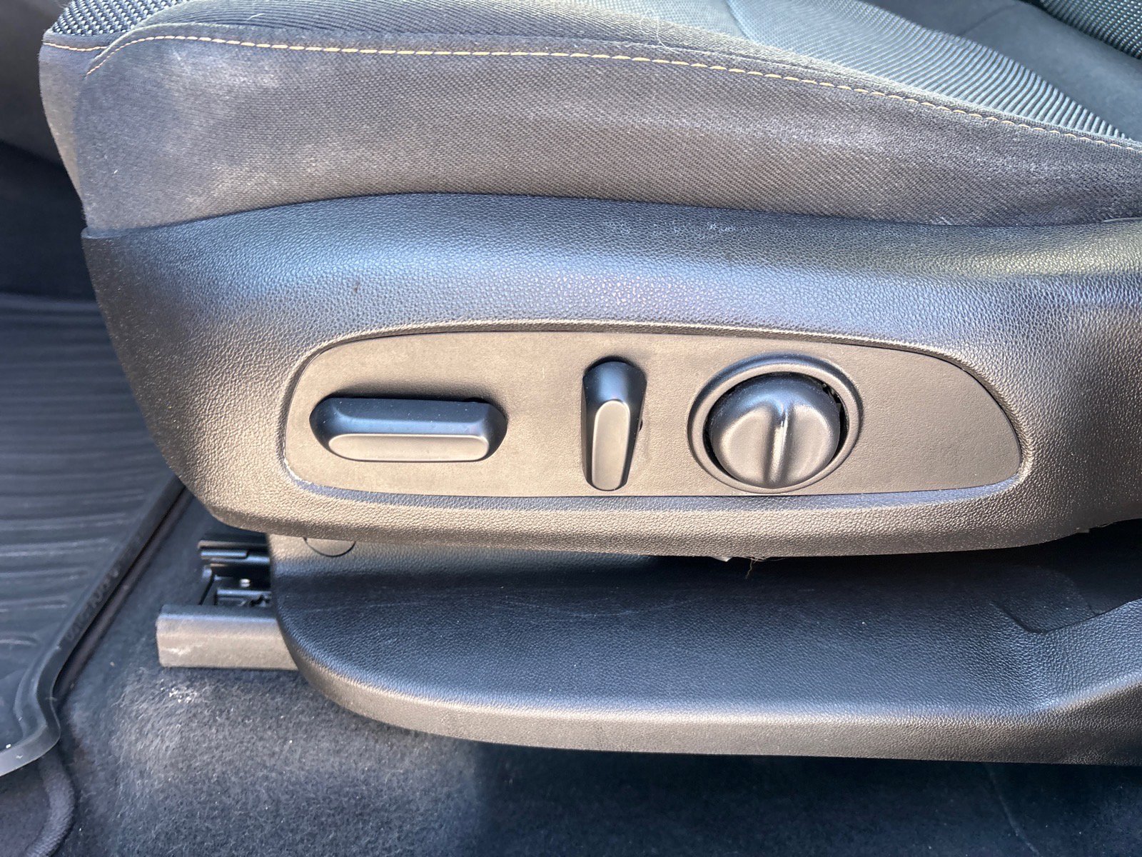 Used 2018 Chevrolet Traverse LT image 13