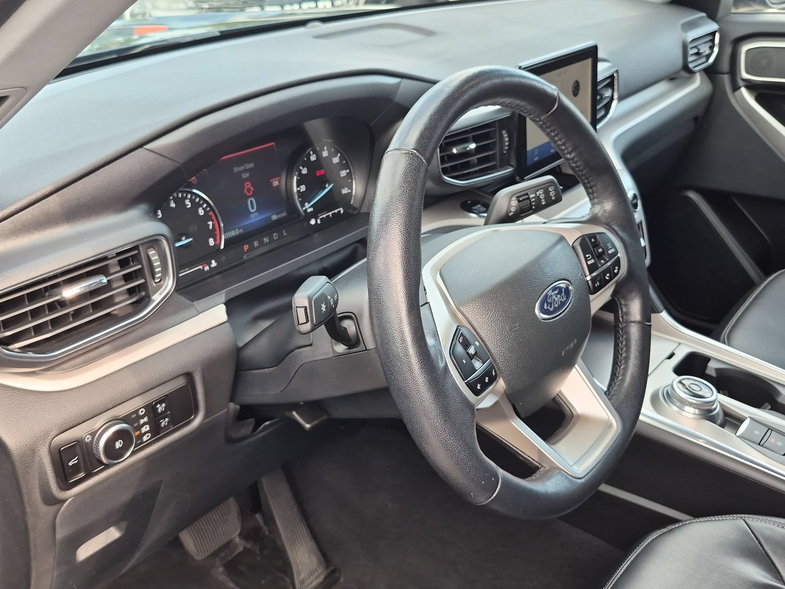 Used 2023 Ford Explorer XLT w/ Equipment Group 202A AWD/4WD image 11