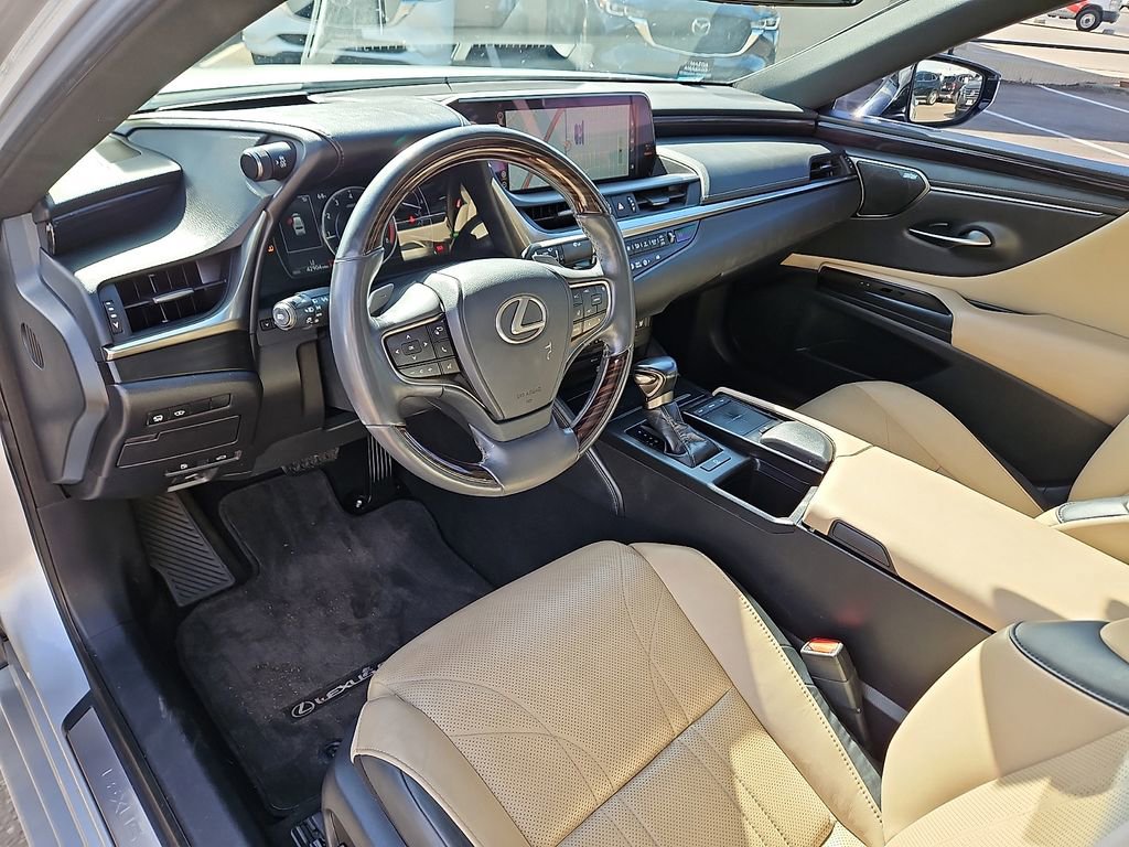 Used 2019 Lexus ES 350 Ultra Luxury w/ Accessory Package image 12