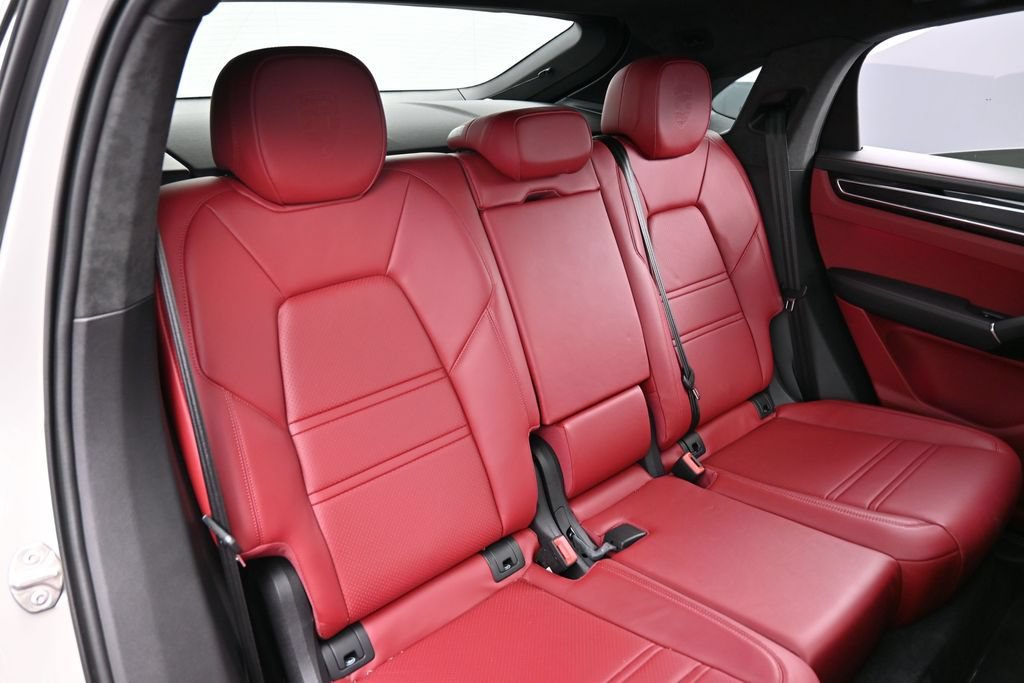 Certified 2023 Porsche Cayenne GTS AWD/4WD image 27