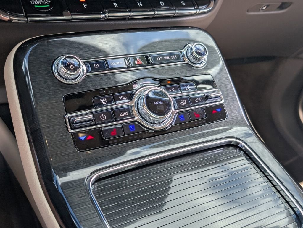 Used 2023 Lincoln Nautilus Reserve image 23