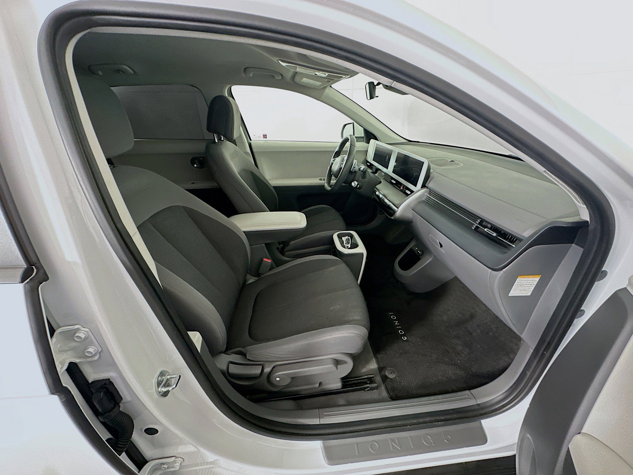 Used 2024 Hyundai Ioniq 5 SE image 30