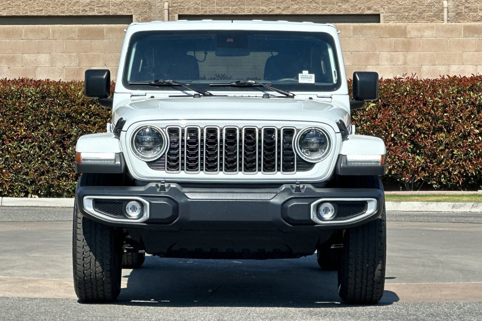 Used 2025 Jeep Wrangler Sahara image 9