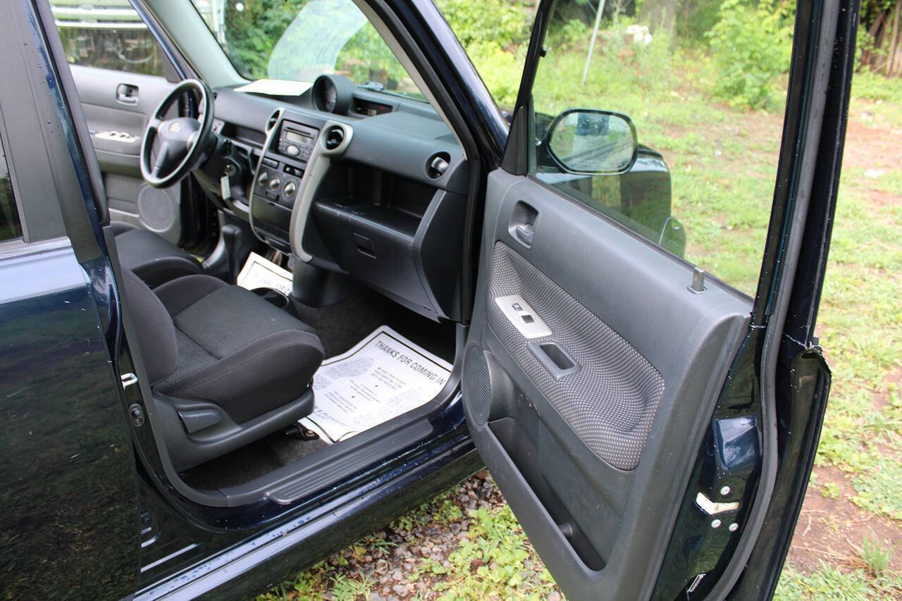 Used 2005 Scion xB FWD image 38
