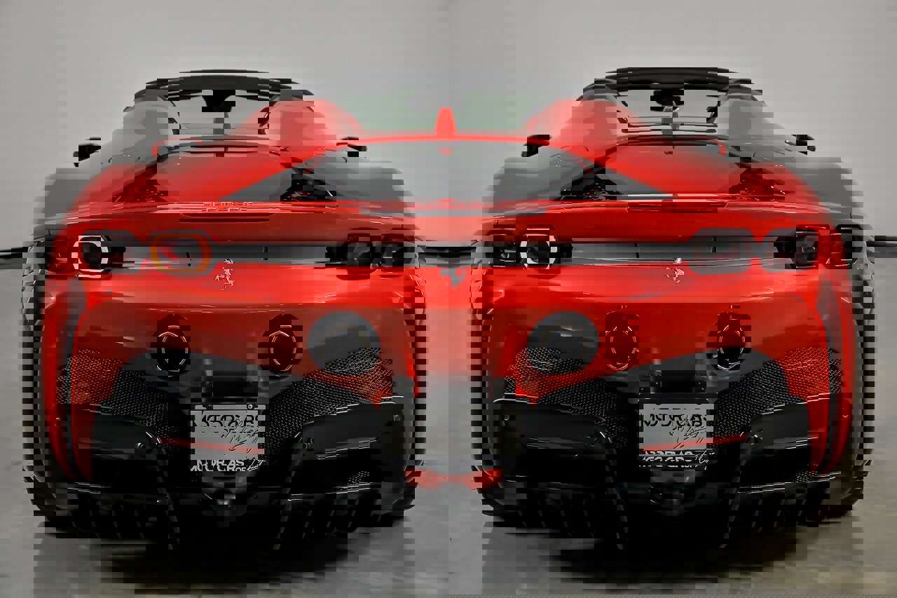 Used 2022 Ferrari SF90 Spider image 11