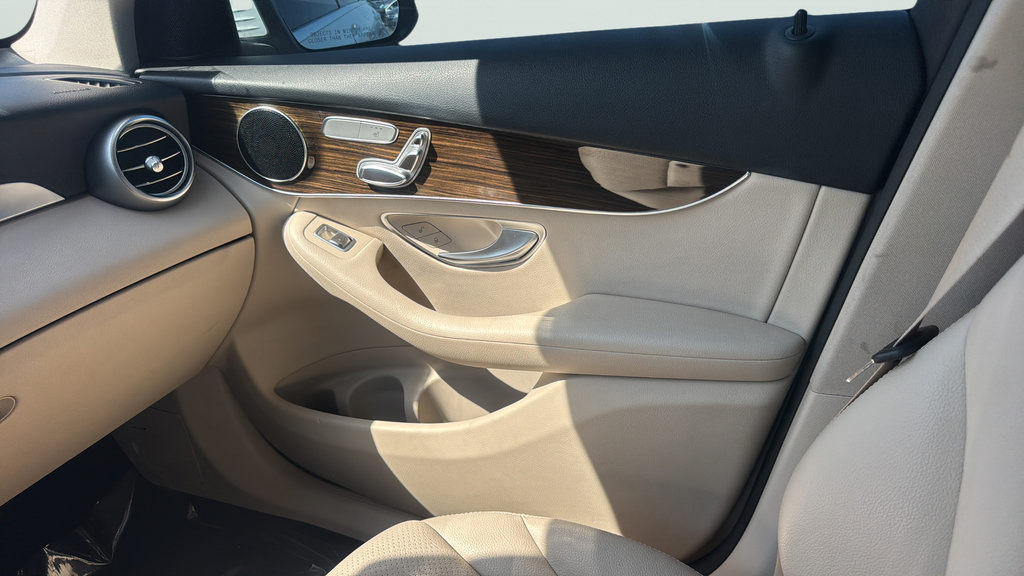 Used 2019 Mercedes-Benz GLC 300 image 18