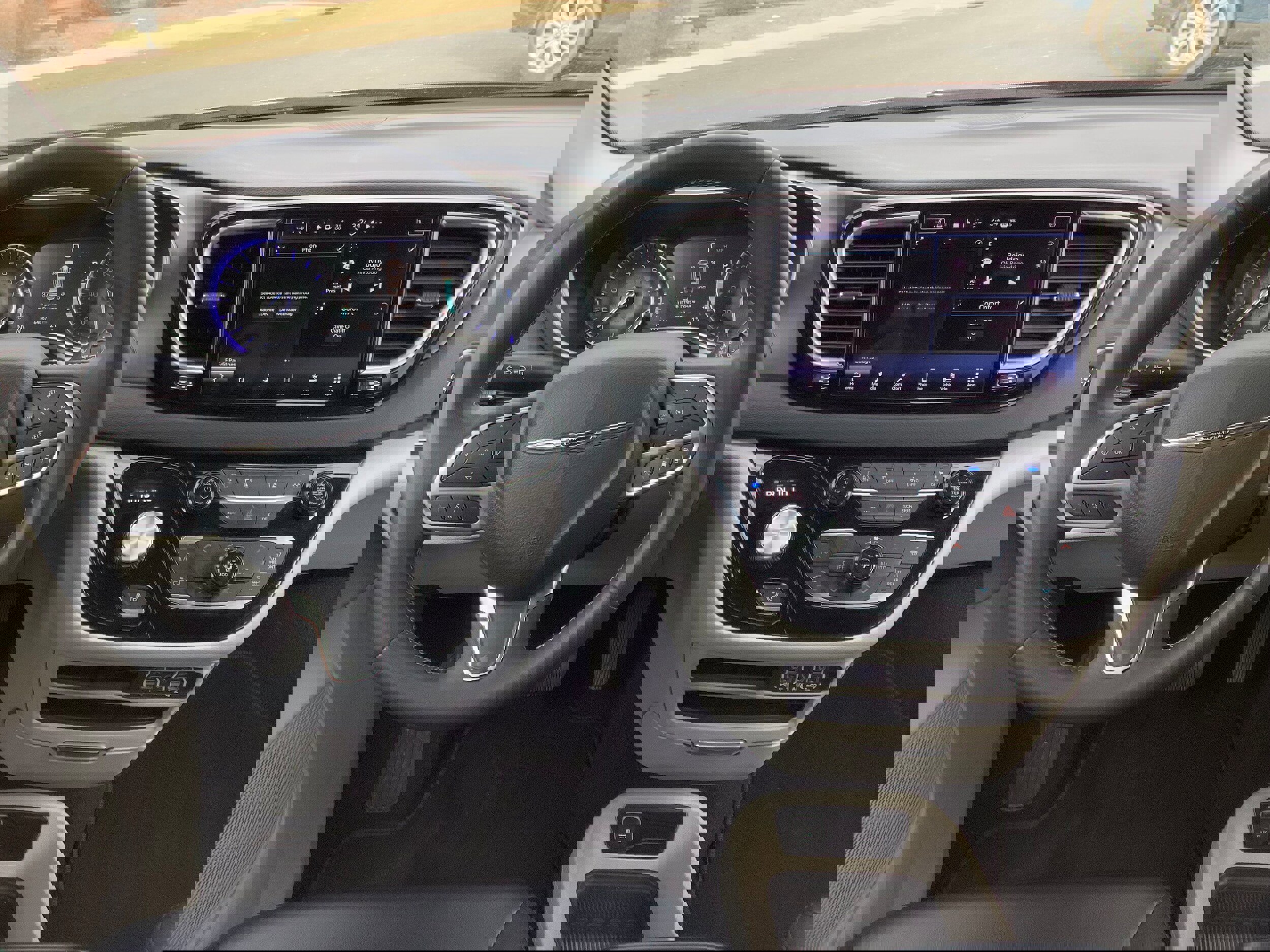 Used 2023 Chrysler Pacifica Touring-L image 8